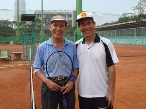 96年度網球會內賽-林理事與林技師比賽合影